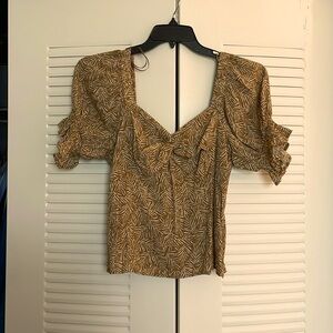 Fall fitted top with poof sleeves